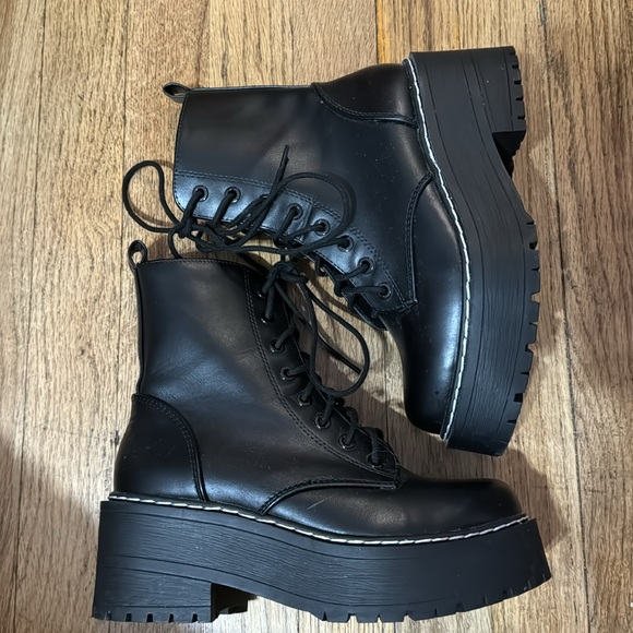 Black Platform Boots - Picture 2 of 2